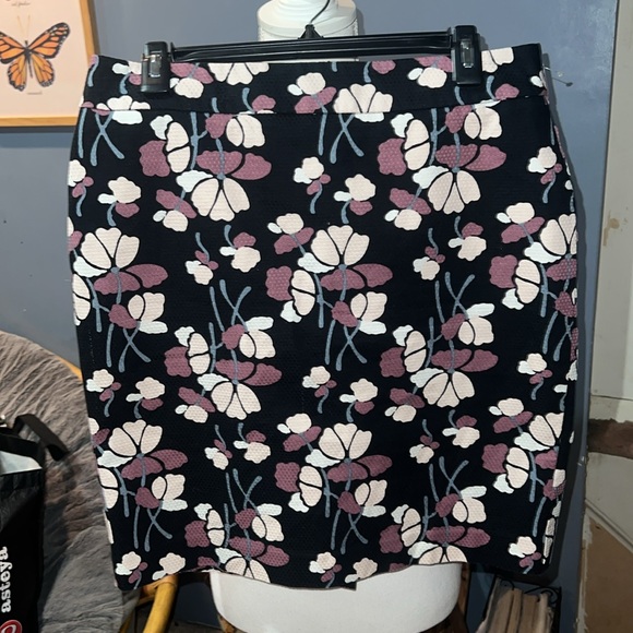 Ann Taylor 10 petite black with mauve and pink floral print back zipper - Picture 2 of 8